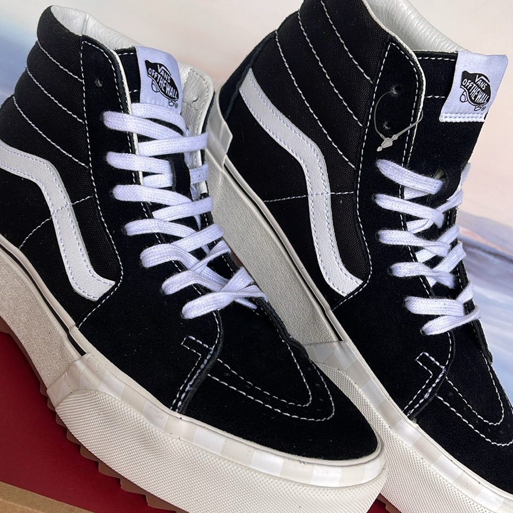 Vans Men’s Sk8-Hi Stacked (Suede/Canvas) Black/Blan
VN0A4BTW5ZN
Platforms - Picture 9 of 16